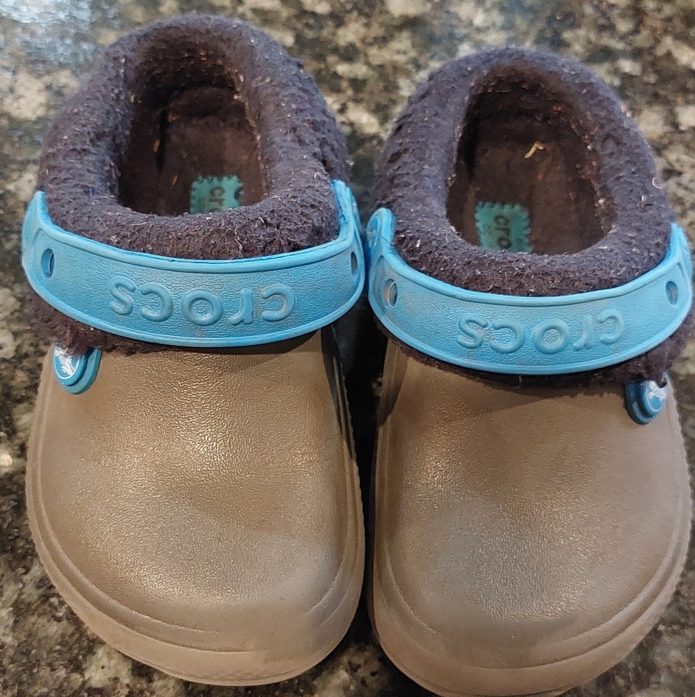LINED Crocs